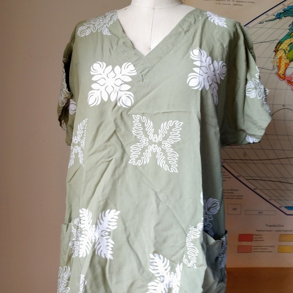 Hawaiian scrubs rayon tan Large